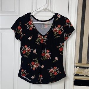 Rue21 Black Floral V-Neck Tee